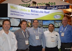 The Cravo team travels the world to build retractable roofs. In the picture are Benjamin Martin, Andrew Harford, Bede Miller, Carlos Ruiz Mapula and Richard Vollebregt.