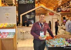 Chris Veillon from Pure Flavor promotes the Mini Munchies. They have a new version of the pack. It can be eaten for 1 setting.