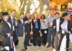 Nancy Tucker from PMA and Robert Bown from ASOEX made an official agreement on strengthening the ties between both organistations