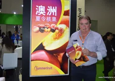 John Moore of Summerfruit Australia. In December a special export programme for Australian nectarines will start. Summerfruit Australia is cooperating with high-end retailers across China including Yumsum and Joy Wing Mau.