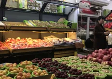 Beijing fruit store.