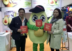Mr. Avocado with, to the left, John Wang, CEO, and Jade Shan, GM.