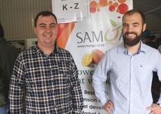 Izak Bester, agricultural economist, and his brother Andries, horticulturalist at Subtrop.