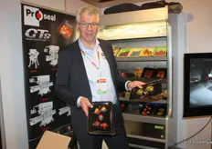 "Look, we can shrink-wrap fruit as well", says Gerrit Tijhof of Sismatec."