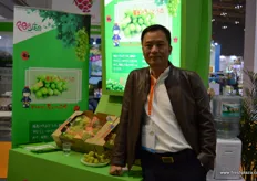 Zheng San Hai is the CEO of Sunshine Manor, producer of Japanese grape varieties in China.