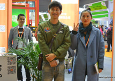 Lu Xu Min and Sun Dan Ping of Dodoca. Dodoca manages fruit sales on Wechat channels.