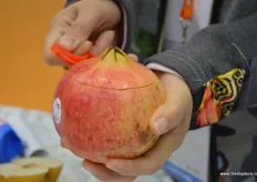 How to cut a pomegranate, step 1...