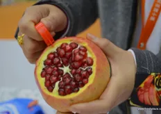 How to cut a pomegranate… step 2