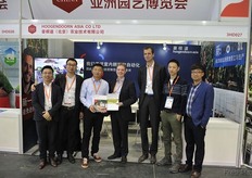 Centre: the General Manager at Hoogendoorn Asia, Wierd Vonk