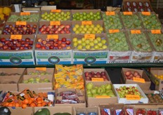 Orange labels on the boxes refer to the product count in the box.