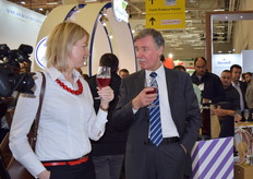 A visitor and Witold Boguta, enjoying the premier of Salamander Blueberry Berliner Weisse.