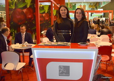 Agnieszka Legucka and Magda Wnuk from Sunberry, gave visitors the opportunity to try their dried blueberries.