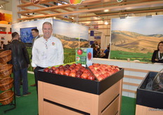 Todd Fryhover promotes the new variety Cosmic Crisp