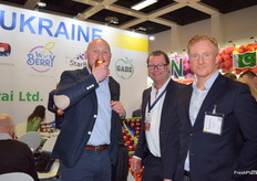 `Loving Ukrainian apples´, Anders Bergqvist, Magnus Sunden and Daniel Larsson from Hebes visiting the Ukrainian stand.
