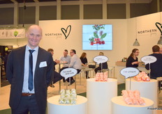 Showing off their line of fresh vegetable snacks, Jorgen Nielsen from Northern Greens.