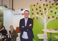 Marcin Świątek, with proud colleagues looking on, from Bialski Owoc.