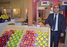 Showing their apples produced in Azerbaijan, Tarlan Hamidov, CEO of DAD.
