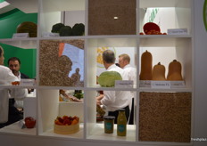 A nice display from Sakata.