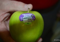 Oneonta Starr Ranch introduced a larger PLU sticker for organic produce. This larger sticker should clearly differentiate organic produce from conventional produce at the register and prevent cashiers from checking out organic produce as conventional produce.