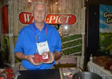 Jim Grabowski with Well Pict shows Florida strawberries