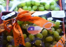 Gift packaging filled with Chilean grapes. The origin is clearly market on the box.