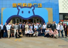 Group photo at the entrance of Hema Fresh, Alibaba latest 'online to offline' retail concept, combining instore sales and catering with at home delivery in the neighborhood of each shop.