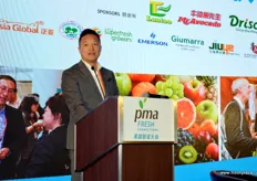 Eric Li is Vice President Global Sourcing and Alliance at Yiguo, a large importer, distributor and online supplier of fresh produce. In his speech he outlined the currently available different business models for retail.
