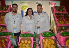 The products of Jade Produce are presented in bright pink boxes. From left to right: Ryan, Cecilia and Rudy Uresti