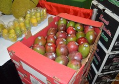 Amazon Produce Network is transitioning away from smaller mango boxes. This is the new specialty pack that allows for better ripening.