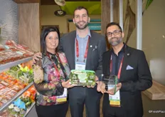 Emily Murracas, Stephen Cowan and Ajit Saxena with Mucci Farms proudly show the new Cute Cumber Poppers with dip. Ajit shows the Freggie Approved Product Award for the most innovative product designed for children. Mucci received this award for its Veggies to Go product. Congrats!