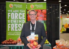 Dan Harrington with Domex Superfresh Growers proudly shows a pouch bag with Autumn Glory apples.