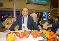 Raymond Wong of OriginO proudly shows organic tomatoes, bell peppers and cucumbers. OriginO's products are distributed by Oppy.