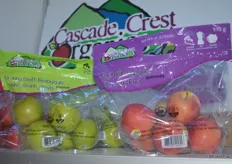 Cascade Crest Organic 2 lb. grab & go pouch bag. It's the organic brand from Chelan Fresh.