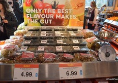 Promoting Pink Muscat grapes and blueberries under Loblaw's private label brand President's Choice. The grapes are imported from Chile and the blueberries are sourced in Mexico.