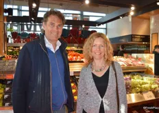 Jacques and Carolien Luteijn with Samrt-snacking attended the retail tour and were particularly interested in packaging for berries.