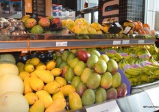 Different varieties and merchandising options for mangos. Available in bulk as well as mesh bags.