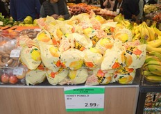 Honey Pomelos imported from China.