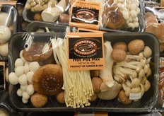 Hot Pot mix with different Canadian-grown mushrooms available for CAD 9.99.