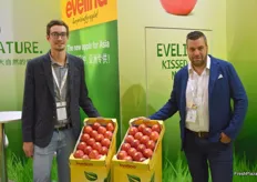 Clemens Hafner and Arno Überbacher promote the Evelina apple