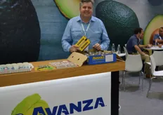 Steve Trickett from Avanza with New Zealand avocados.