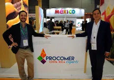 José Pablo Rodríguez y Álvaro Piedra from Procomer in China. It's the second time present at this show, as last year the market opened for the export of Costa Rican pineapples. This year they brought 4 different pineappple exporters to the show.