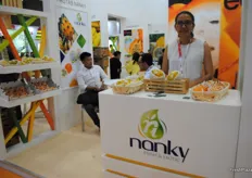 Also from Ecuador, presenting their yellow pitahaya and granadillas, Mayra Guanín from Frutas Nanky.