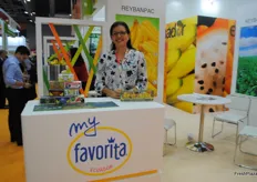 Monica Molineros from the Ecuadroian company Reybanpac, presenting their brand My favorita.