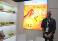 Carlos Carrillo Aroca from Annabella, Spanish company presenting the different grape varieties.