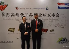 Left Chairman Ben Li of Shenzhen Kingship Co., Ltd., to the right Juan de Dios Salinas J. General Manager Kingship Fruit Chile S.p.A.