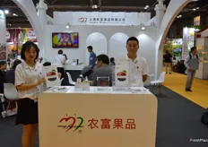 Lisa Zhao and Kevin Ma of Shanghai Nongfu Fruit Co., Ltd.