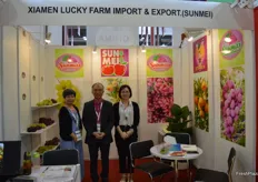 In the middle, Zhiming Chen, Managing Director of Xiamen Lucky Farm Import & Export (Sunmei).