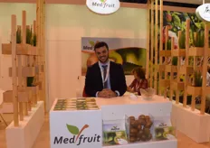 Pavolos Kontogiannis of Med Fruit, presenting their kiwifruit. They export to Egypt,France, Holland, the UK and quite a few countries in Eastern Europe.