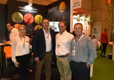 On the left are Mark and Yvonne Tweddle, owner and director of Jupiter Group. They are specialists in grapes, citrus, kiwi, topfruit and stonefruit and are based in the United Kingdom. They were attending to two visitors, but still made some time for a quick snap.