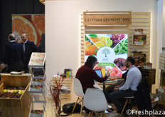 Hussein Marei from Egyptian Growers' Organisation EGO in a meeting with a client.